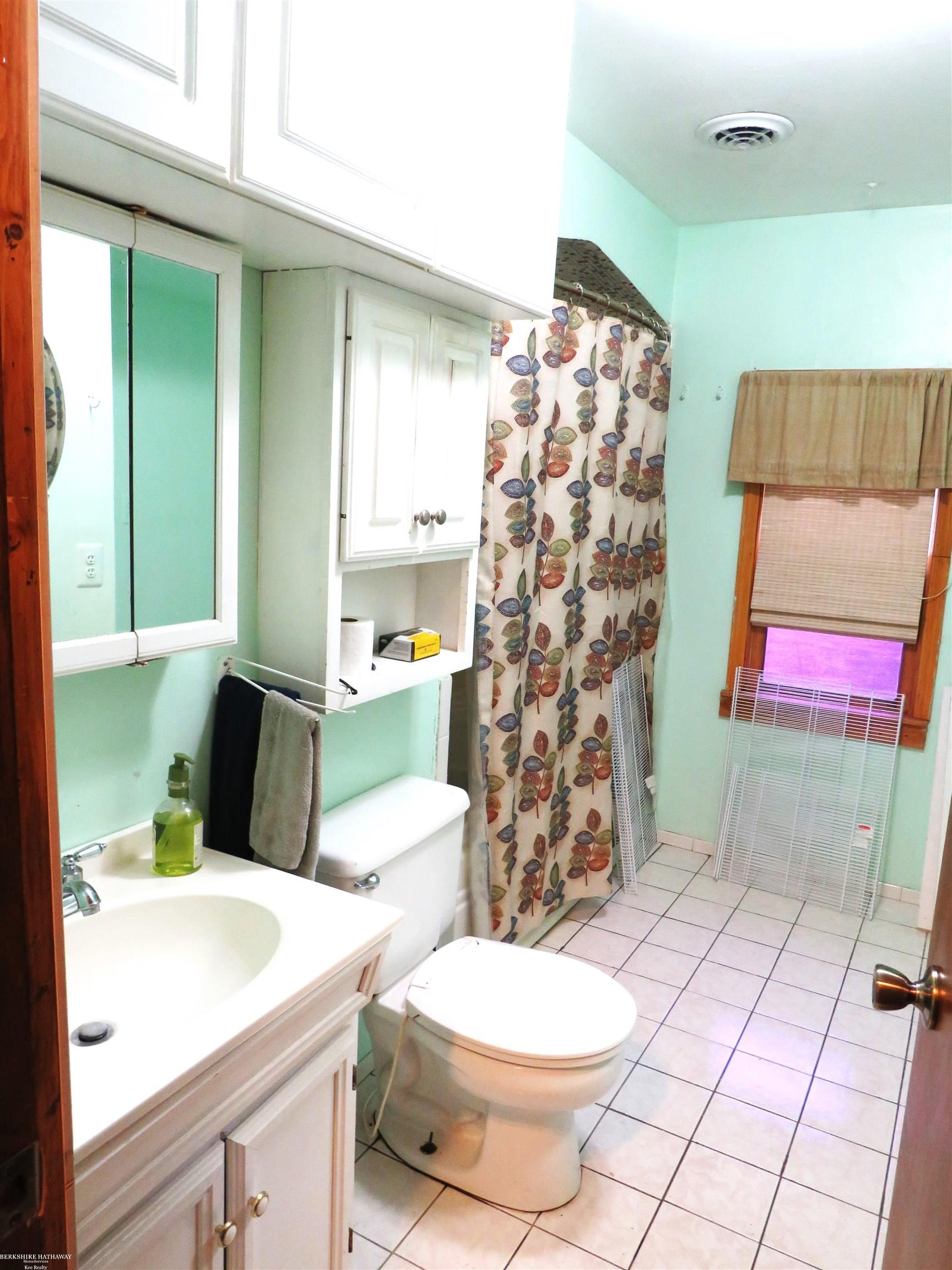 45764 Fairchild Road Macomb, MI 48042 - Photo 11 of 16 50129537-b2d8ab32-8706-473c-af62-30d1a26bd6e5.JPG