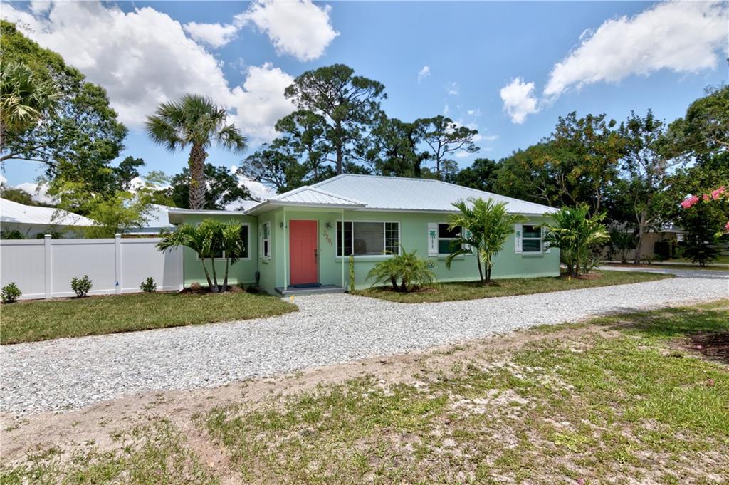 2201 Bonita Avenue Vero Beach, FL 32960 - Photo 2 of 36