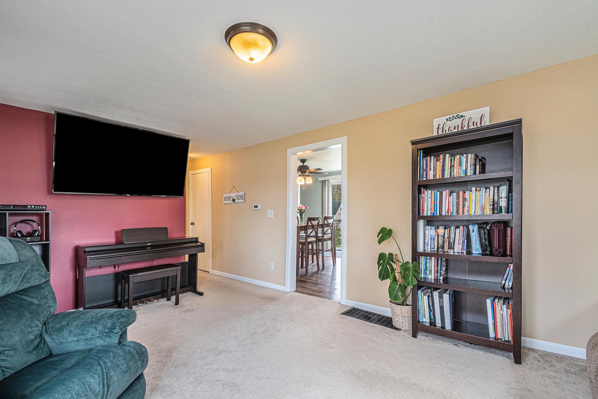904 Georgia Road Goshen, IN 46528 - Photo 3 of 25 Gallery Image 3