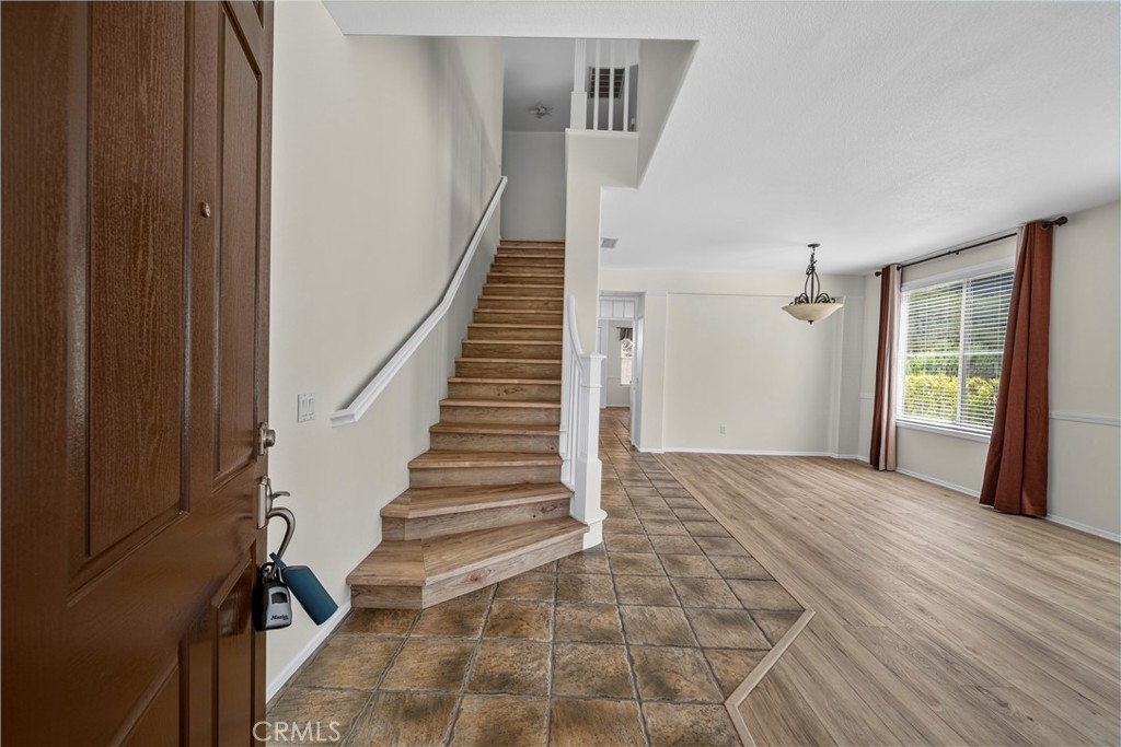 28454 Cascade Road Castaic, CA 91384 - Photo 2 of 56