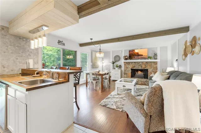 $284,900 | 424 Duenke Drive, Osage Beach, MO 65065