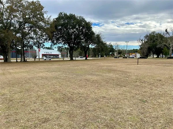 $699,000 | 2550 North Main Street, Gainesville, FL 32609