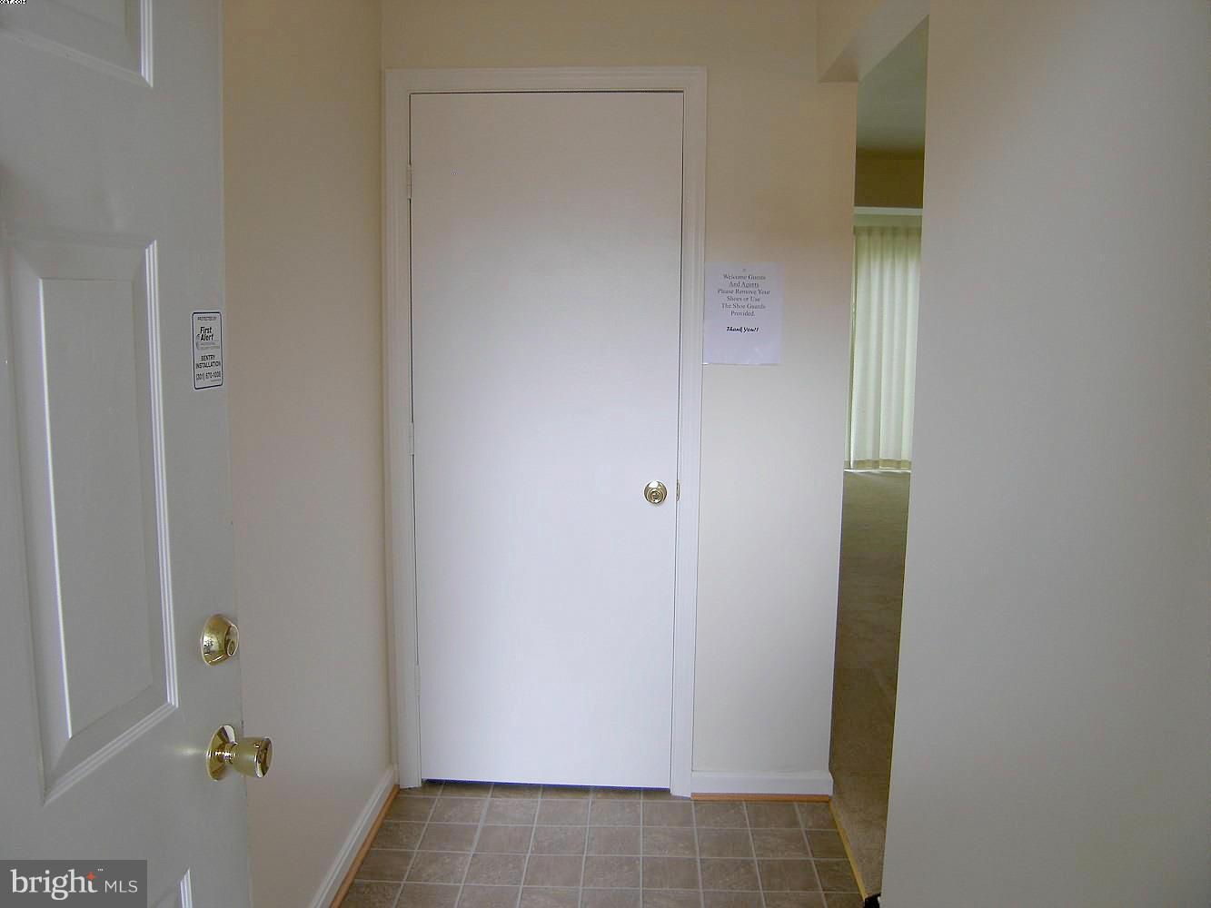 14906 McKisson Court, Unit B Silver Spring, MD 20906 - Photo 2 of 27 a view of bathroom