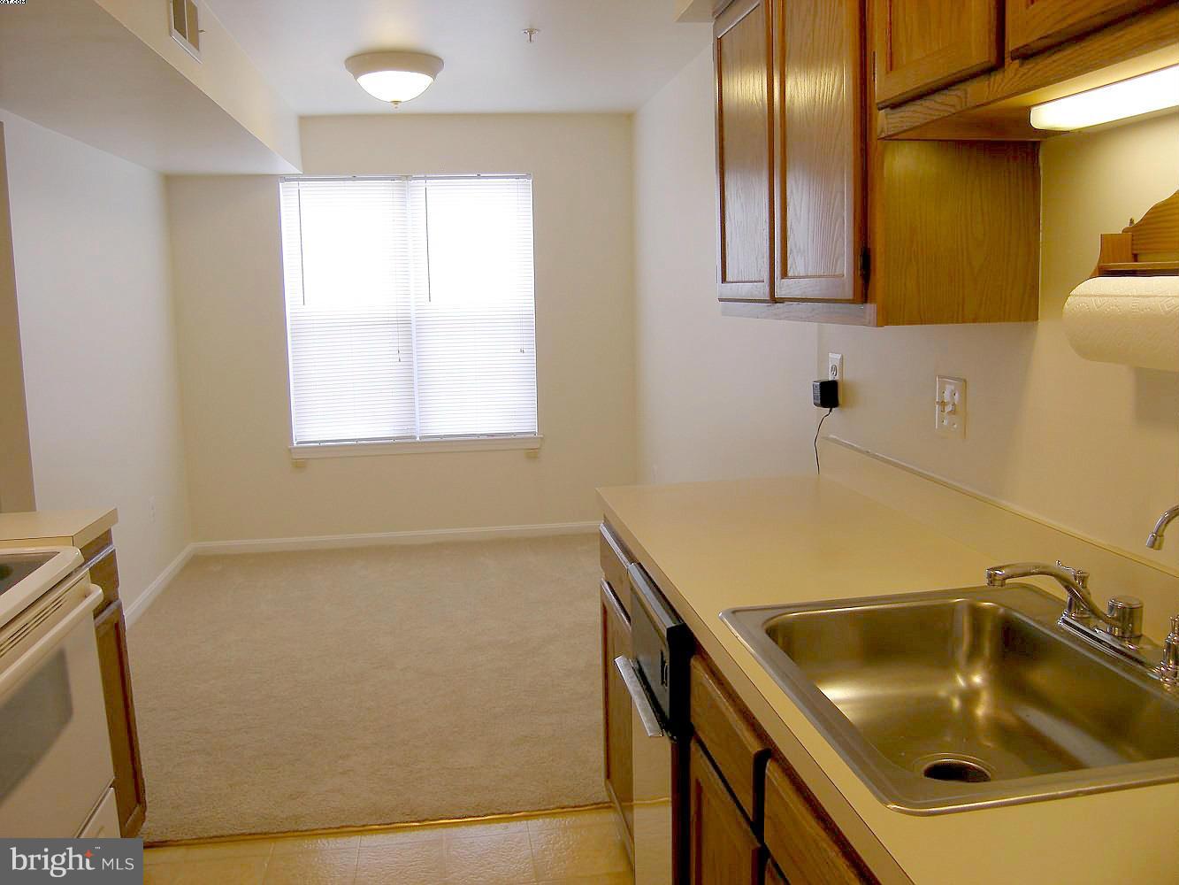 14906 McKisson Court, Unit B Silver Spring, MD 20906 - Photo 9 of 27 a bathroom with a sink and a tub