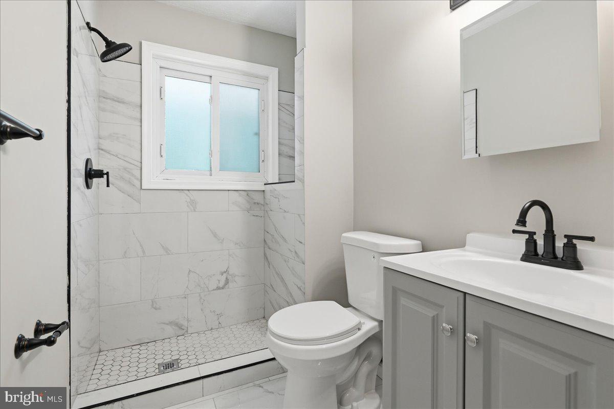 3012 Lumar Drive Fort Washington, MD 20744 - Photo 13 of 30 Full Bathroom