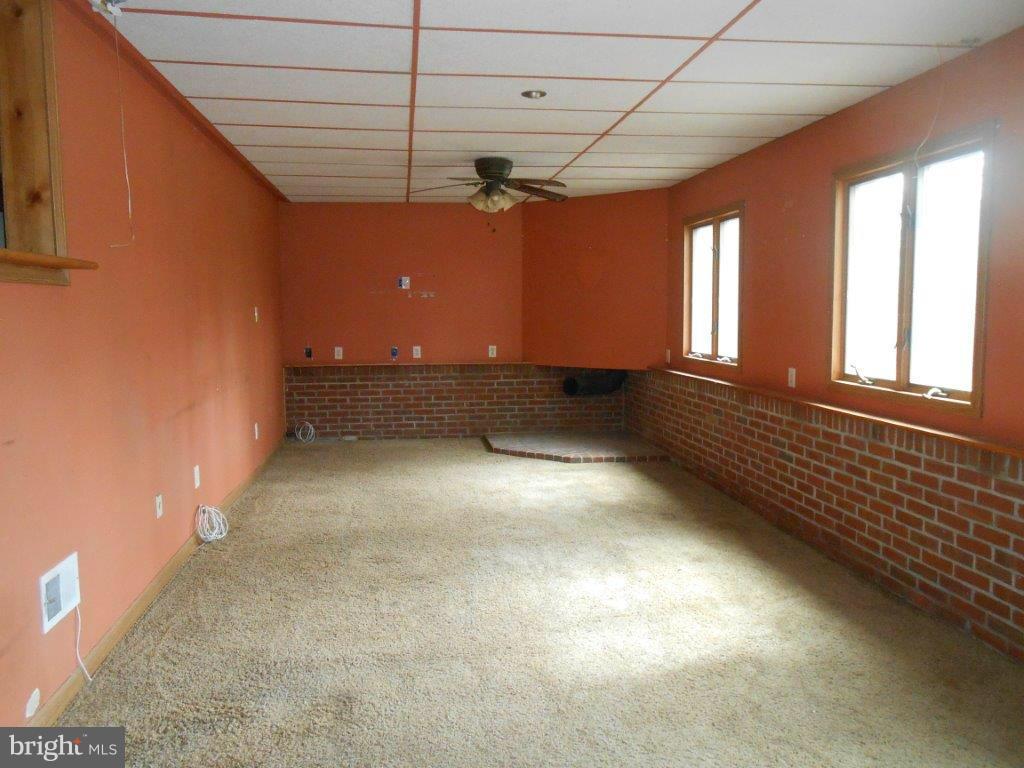 215 Pike Road Pasadena, MD 21122 - Photo 8 of 12 Interior (General)