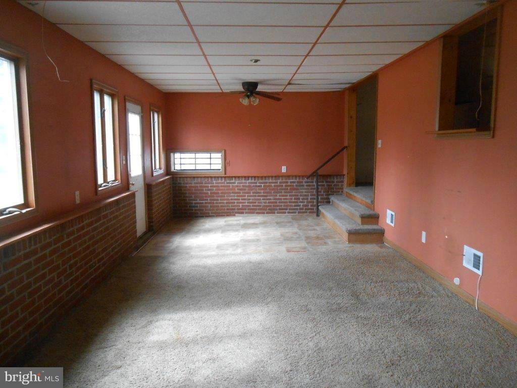 215 Pike Road Pasadena, MD 21122 - Photo 9 of 12 Interior (General)