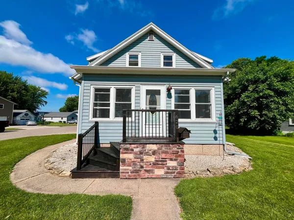 $400,000 | 621 Dallas Street, Sauk City, WI 53583