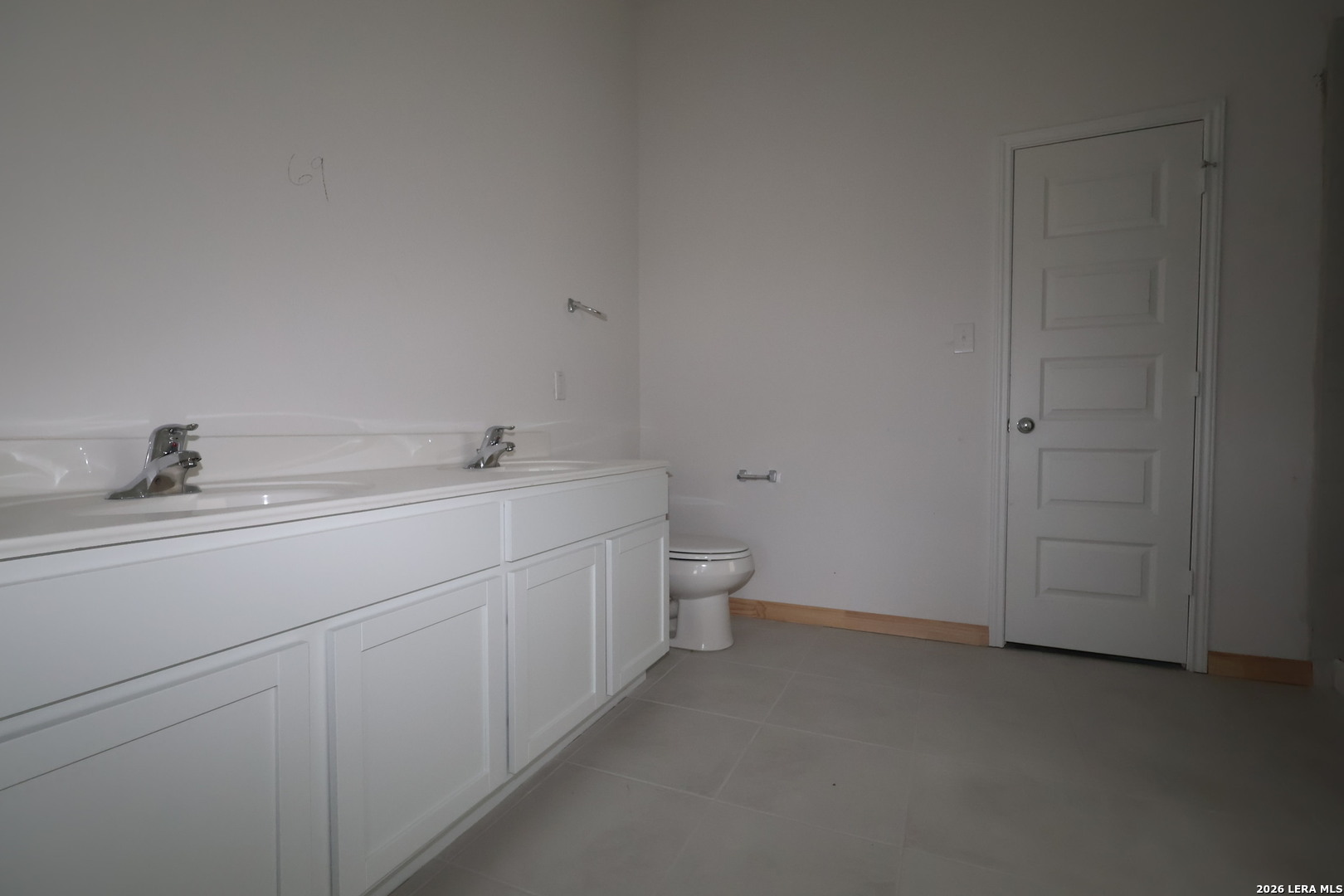 3019 Wembley Way Converse, TX 78109 - Photo 17 of 27 a spacious bathroom with a toilet sink and mirror