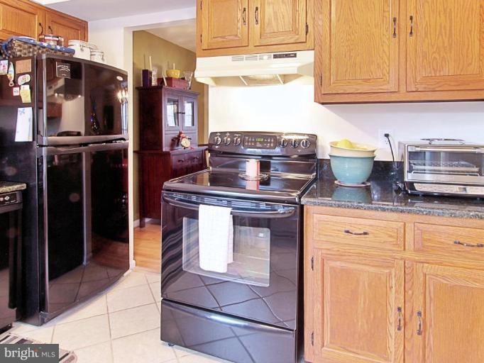 8554 Tyrolean Way Springfield, VA 22153 - Photo 3 of 20 Kitchen - view 2