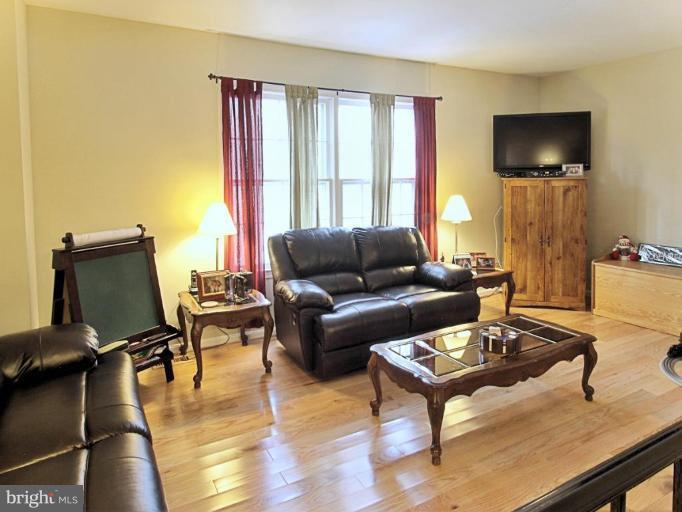 8554 Tyrolean Way Springfield, VA 22153 - Photo 7 of 20 Living Room - view 1