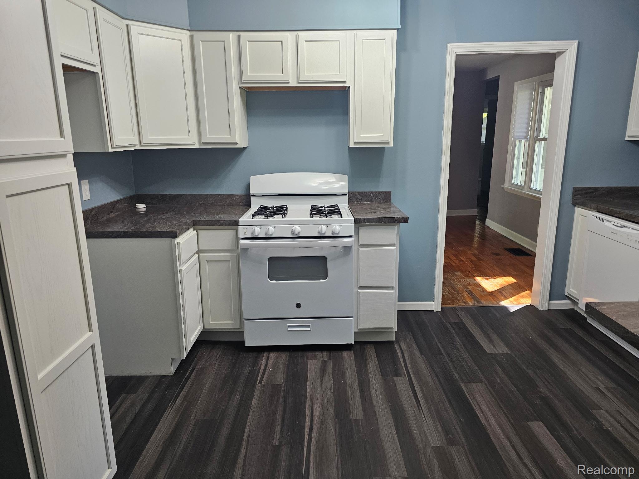 1260 Gilbert Street Flint, MI 48532 - Photo 10 of 32 Kitchen