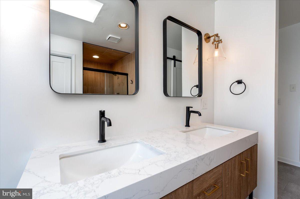 1450 Riverside Avenue Baltimore, MD 21230 - Photo 24 of 38 Primary bathroom sink
