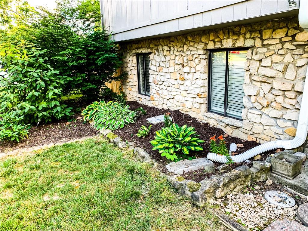 8520 Rahke Road Indianapolis, IN 46217 - Photo 3 of 32 Gallery Image 3