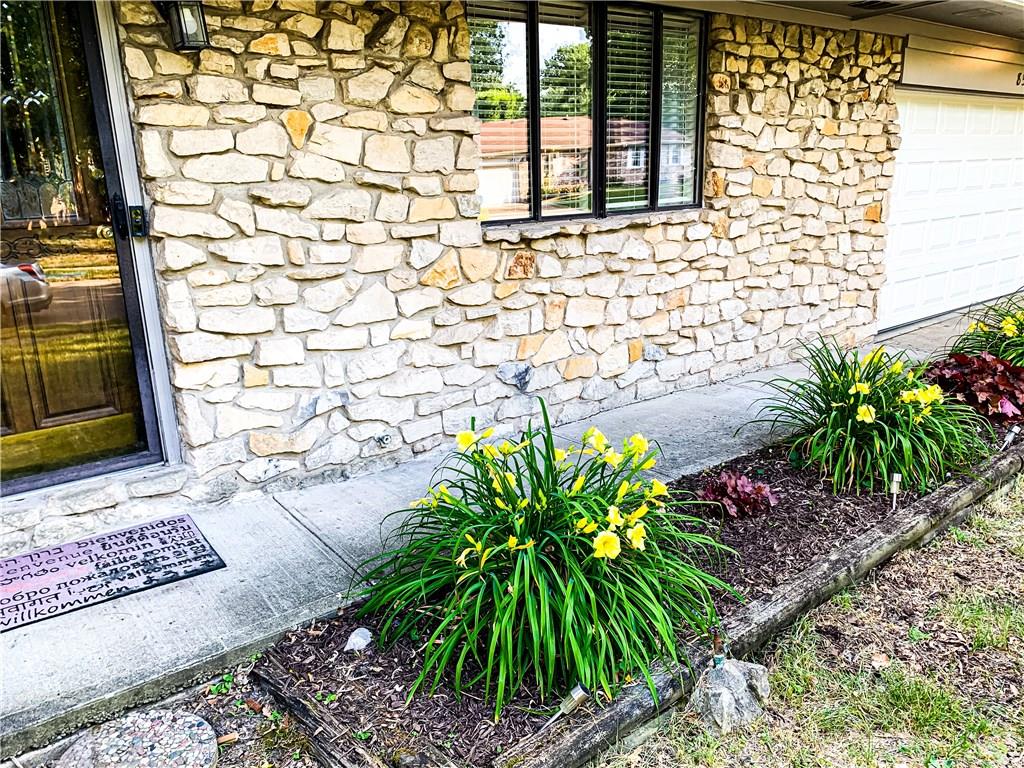 8520 Rahke Road Indianapolis, IN 46217 - Photo 4 of 32 Gallery Image 4