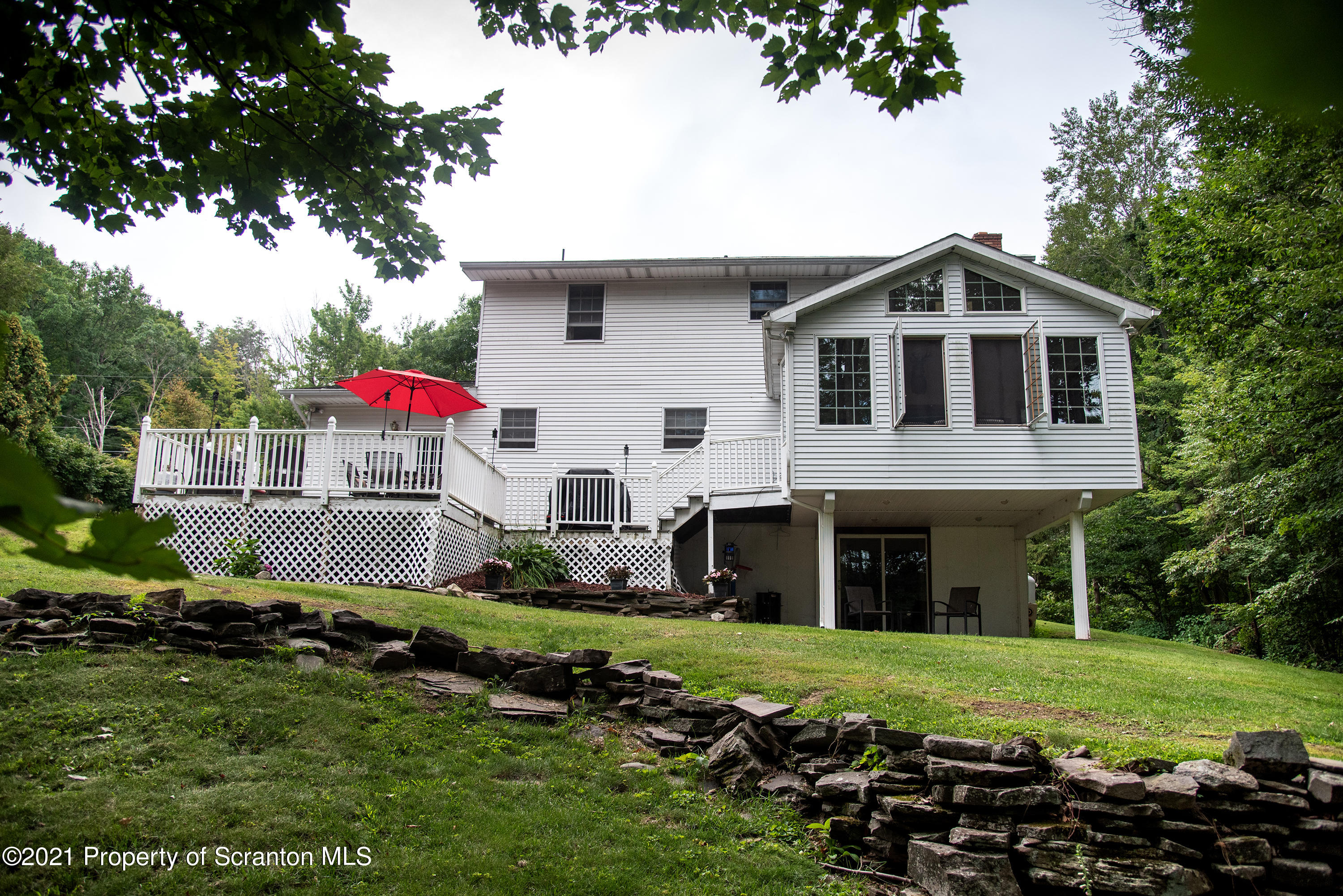 2221 Velview Road Moscow, PA 18444 - Photo 4 of 32 Gallery Image 4