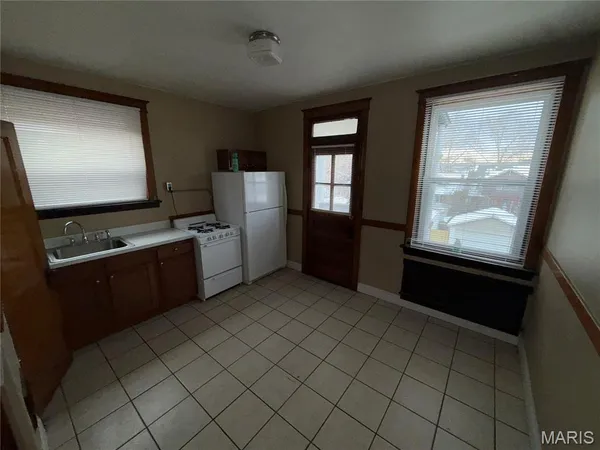 $825 | 3704 Bates Street, Unit A, St. Louis, MO 63116