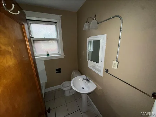 $825 | 3704 Bates Street, Unit A, St. Louis, MO 63116