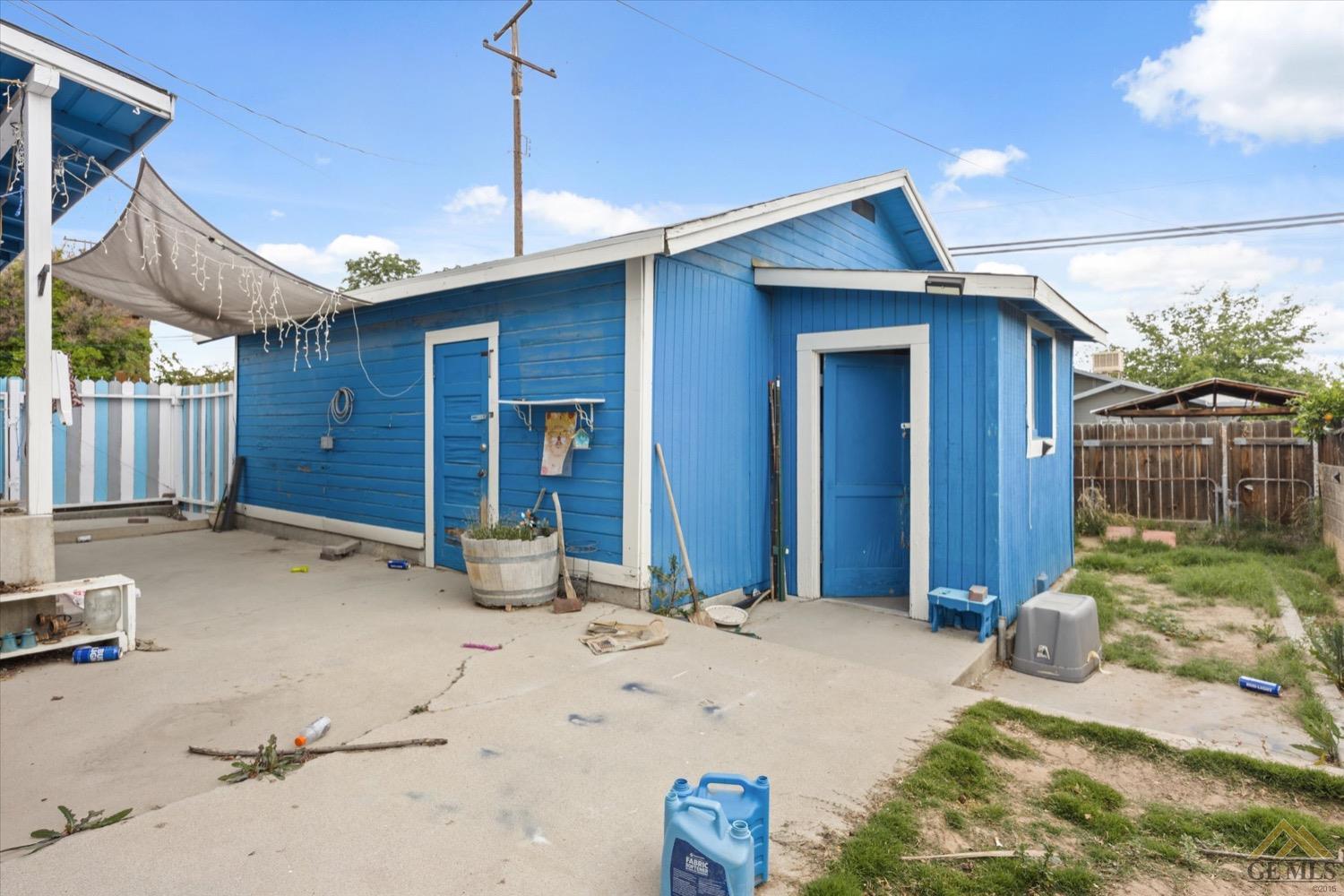 Undisclosed Address Taft, CA 93268 - Photo 18 of 21 a backyard of a house