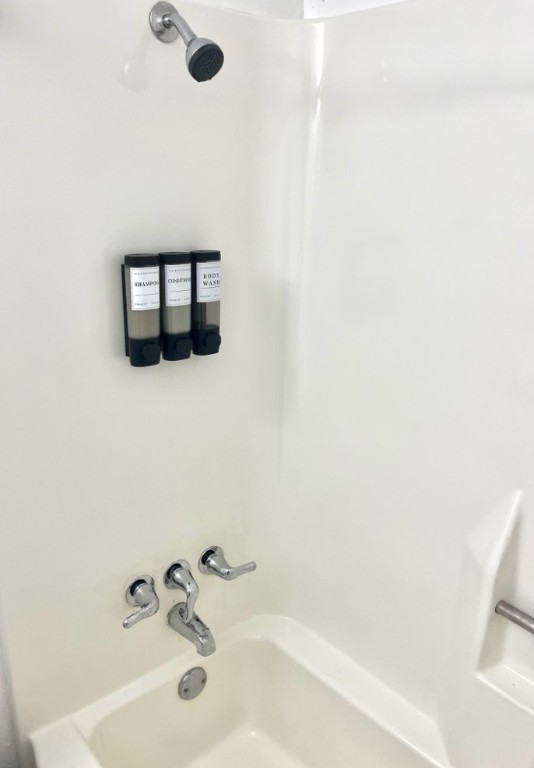 2302 East Side Drive, Unit 30 Austin, TX 78704 - Photo 14 of 22 a bathroom with a sink and a bathtub