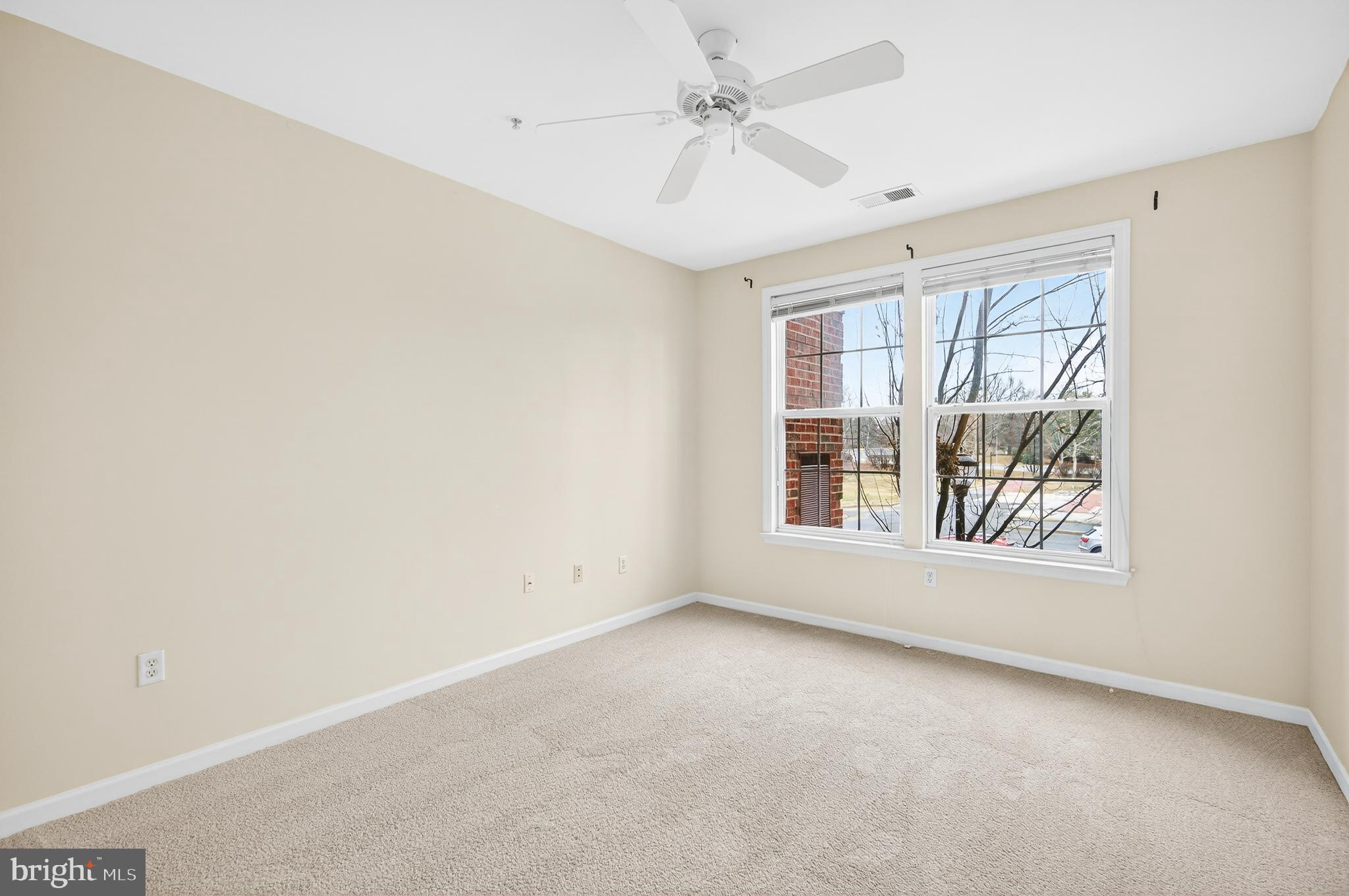 16 Granite Place, Unit 280 Gaithersburg, MD 20878 - Photo 18 of 47 an empty room with a window