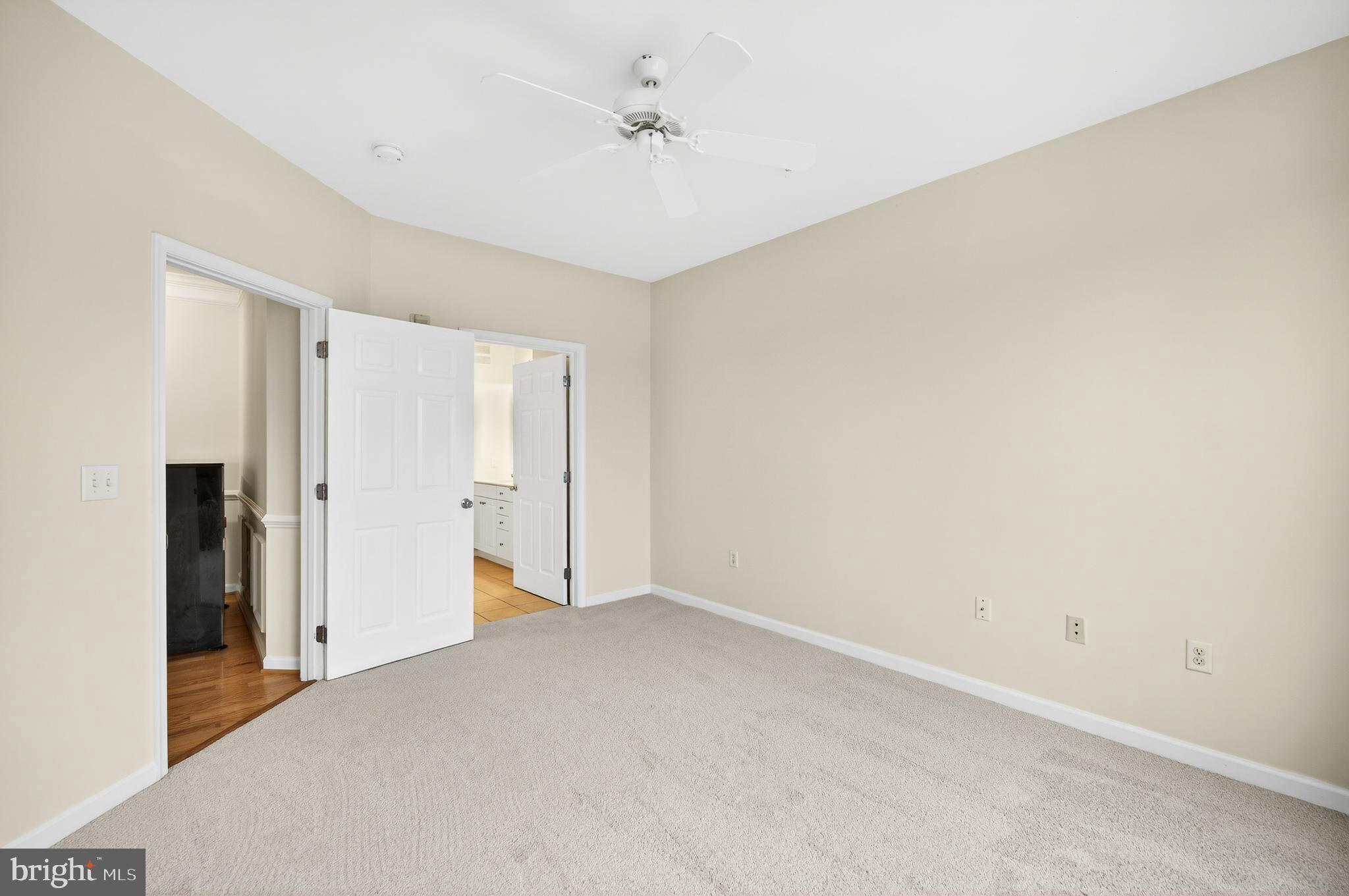 16 Granite Place, Unit 280 Gaithersburg, MD 20878 - Photo 21 of 47 a view of an empty room