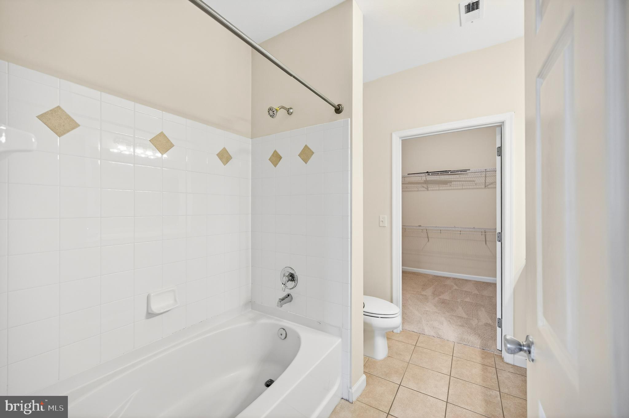 16 Granite Place, Unit 280 Gaithersburg, MD 20878 - Photo 23 of 47 a bathroom with a bathtub and a shower