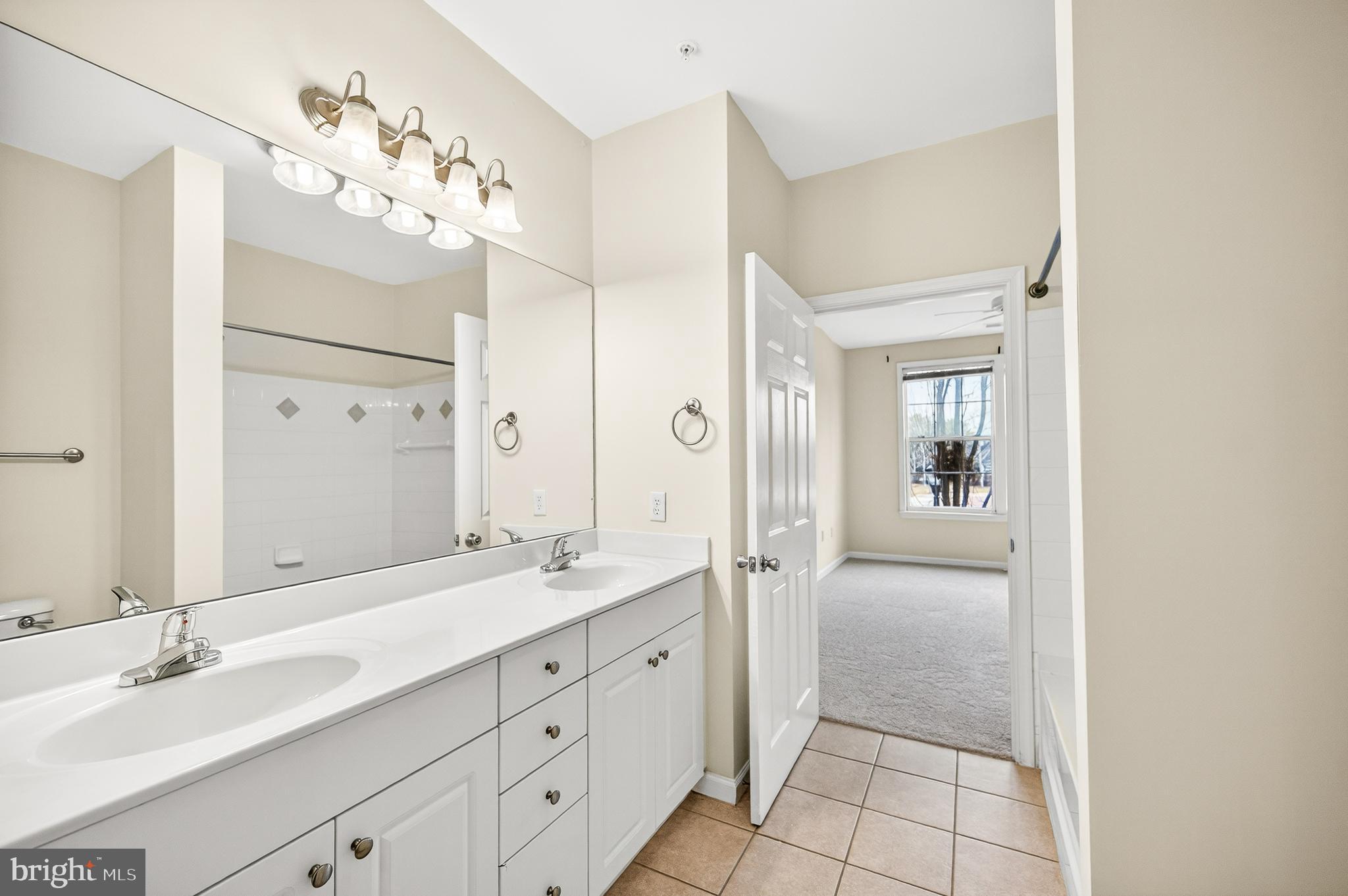 16 Granite Place, Unit 280 Gaithersburg, MD 20878 - Photo 25 of 47 a spacious bathroom with a double vanity sink mirror and double