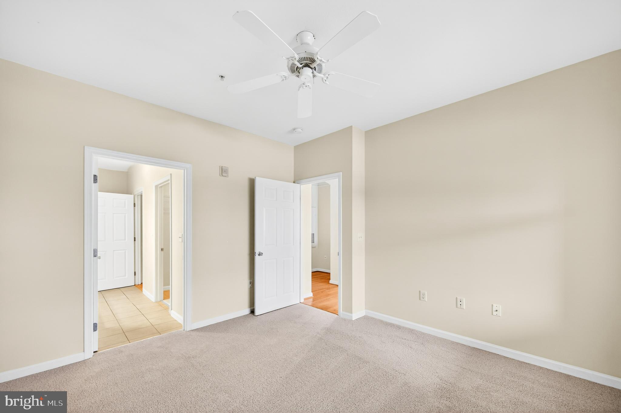 16 Granite Place, Unit 280 Gaithersburg, MD 20878 - Photo 28 of 47 a view of an empty room