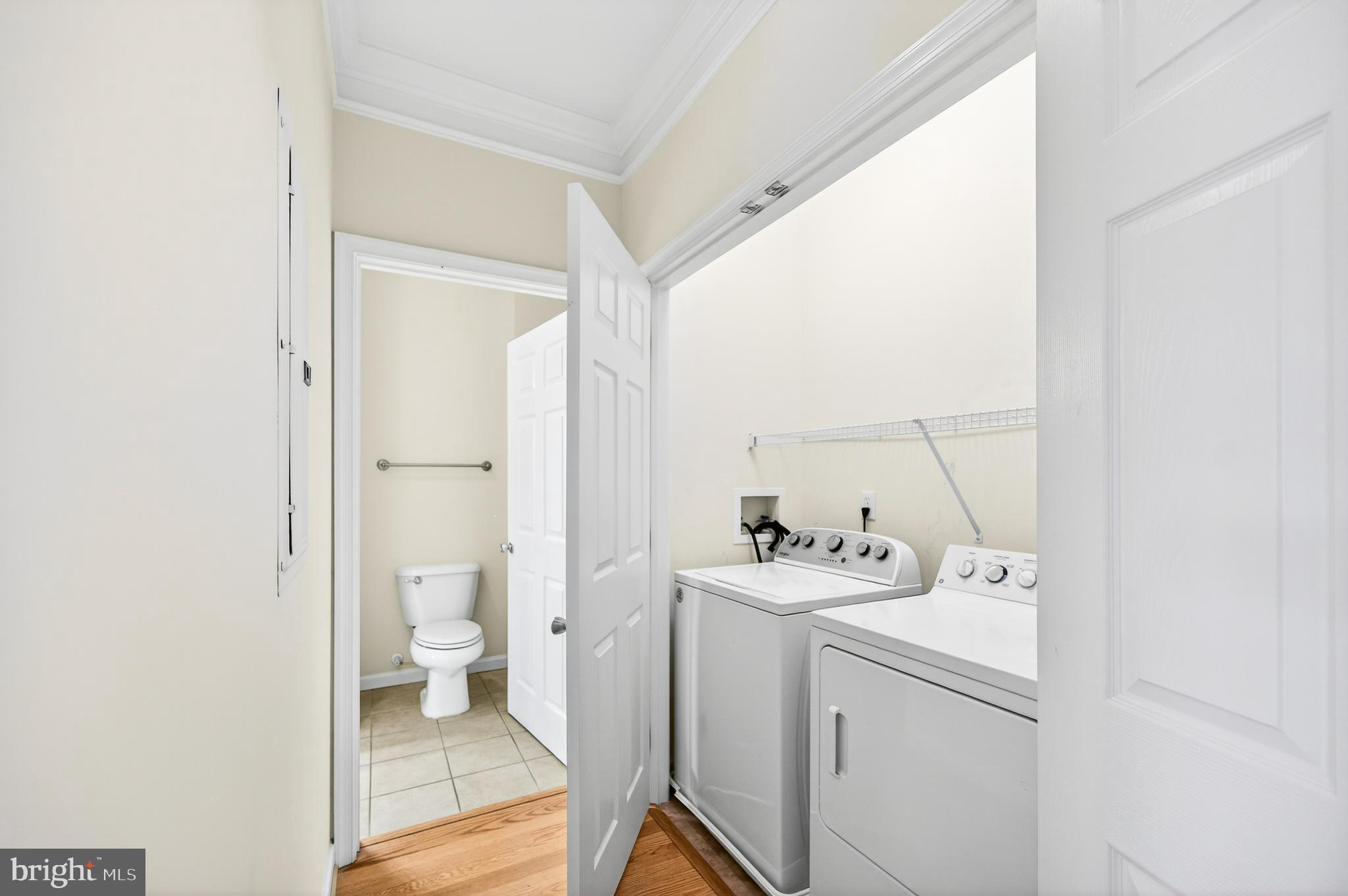 16 Granite Place, Unit 280 Gaithersburg, MD 20878 - Photo 34 of 47 a bathroom with a sink toilet and a mirror