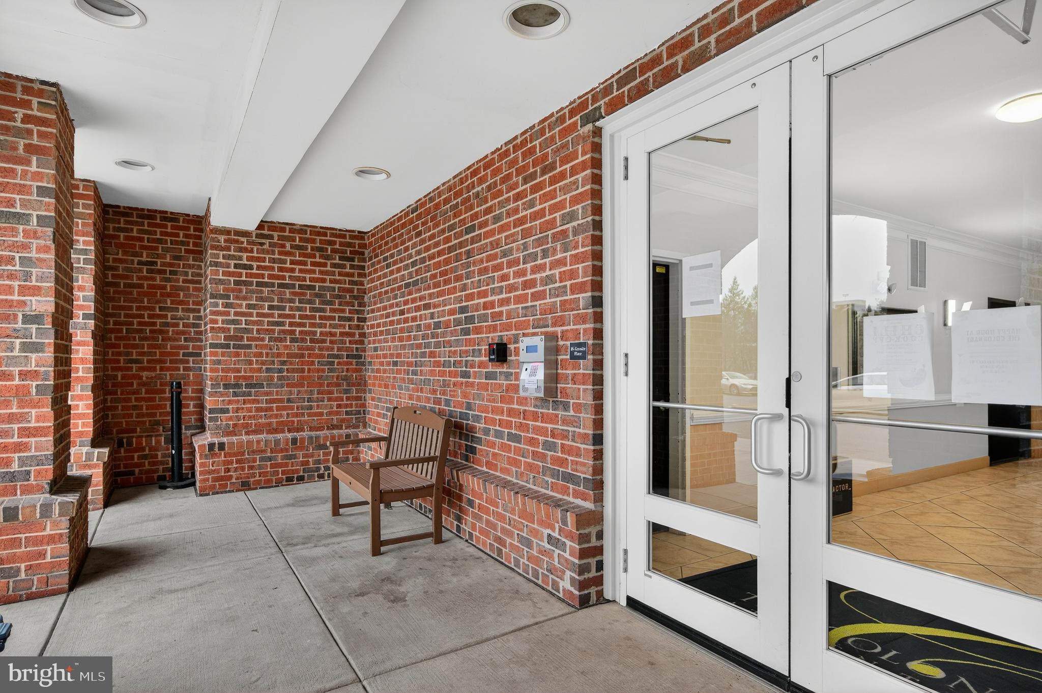 16 Granite Place, Unit 280 Gaithersburg, MD 20878 - Photo 4 of 47 a view of a hallway with seating area