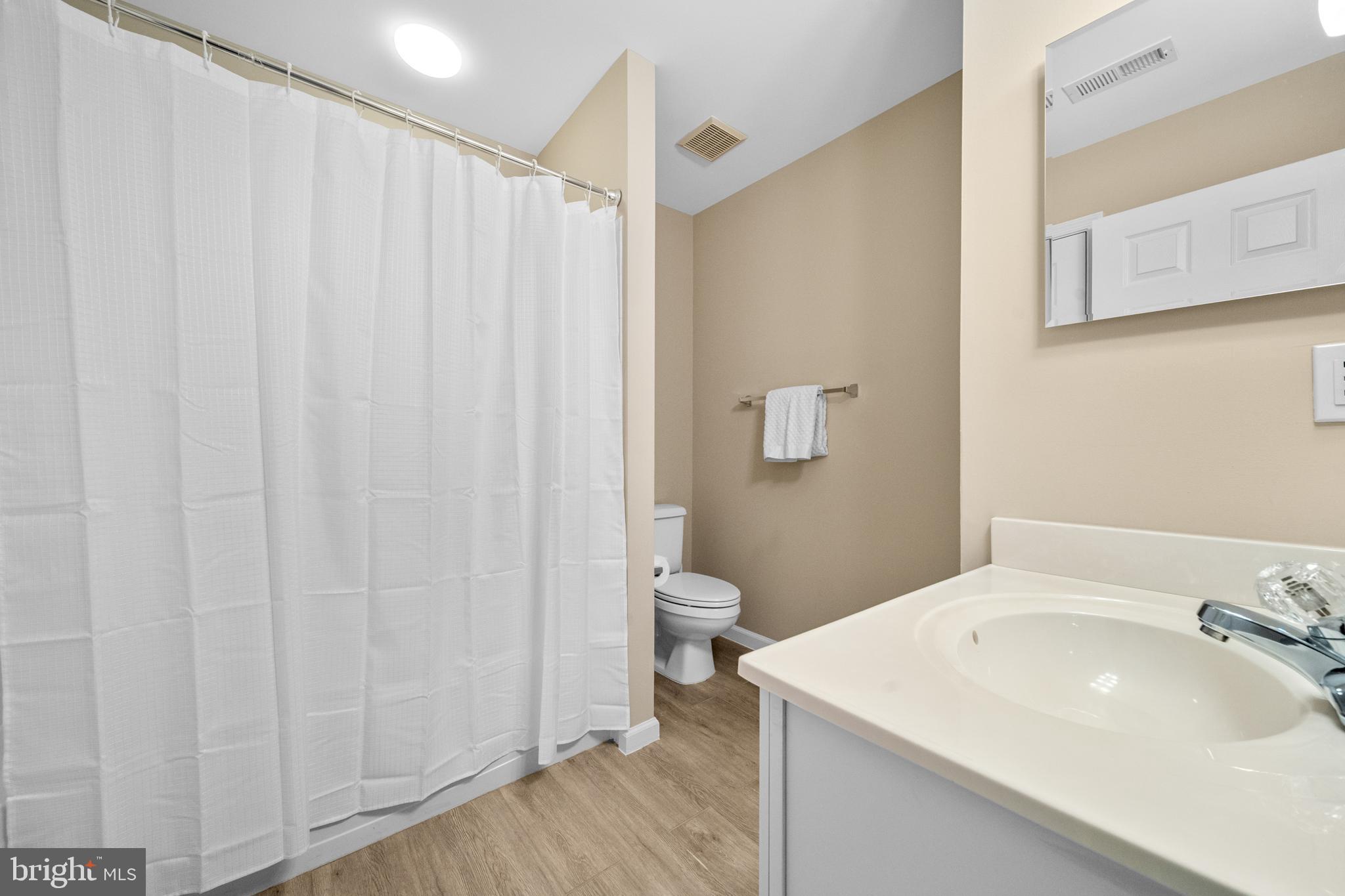 13514 Ryton Ridge Lane Gainesville, VA 20155 - Photo 39 of 63 Full bathroom off 3rd bedroom