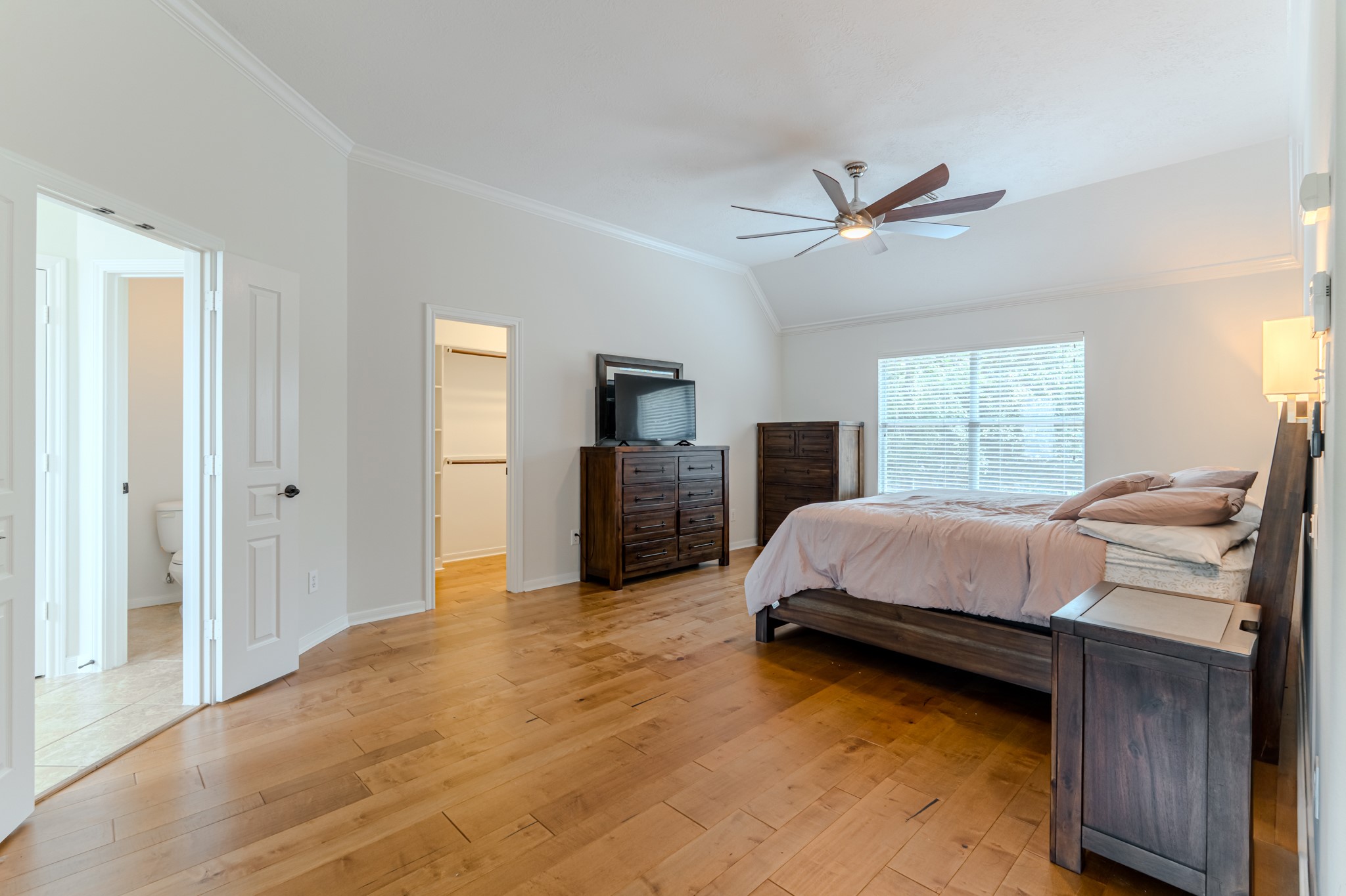 7 Stickley Court The Woodlands, TX 77382 - Photo 25 of 33 a bedroom with a bed and a large window