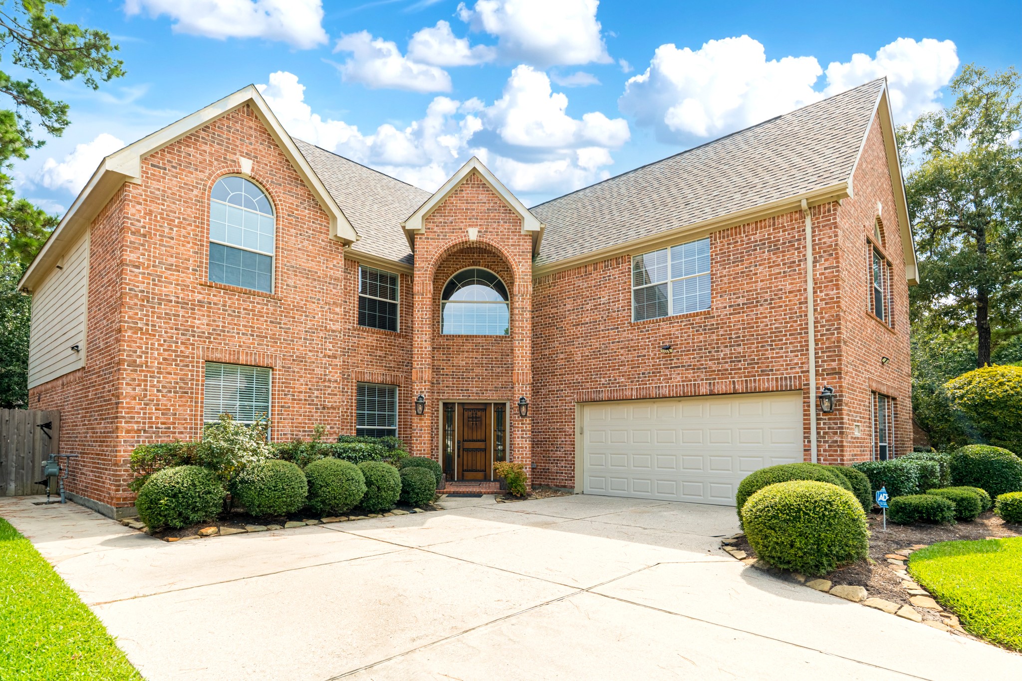 7 Stickley Court The Woodlands, TX 77382 - Photo 3 of 33 a front view of a house with a garden
