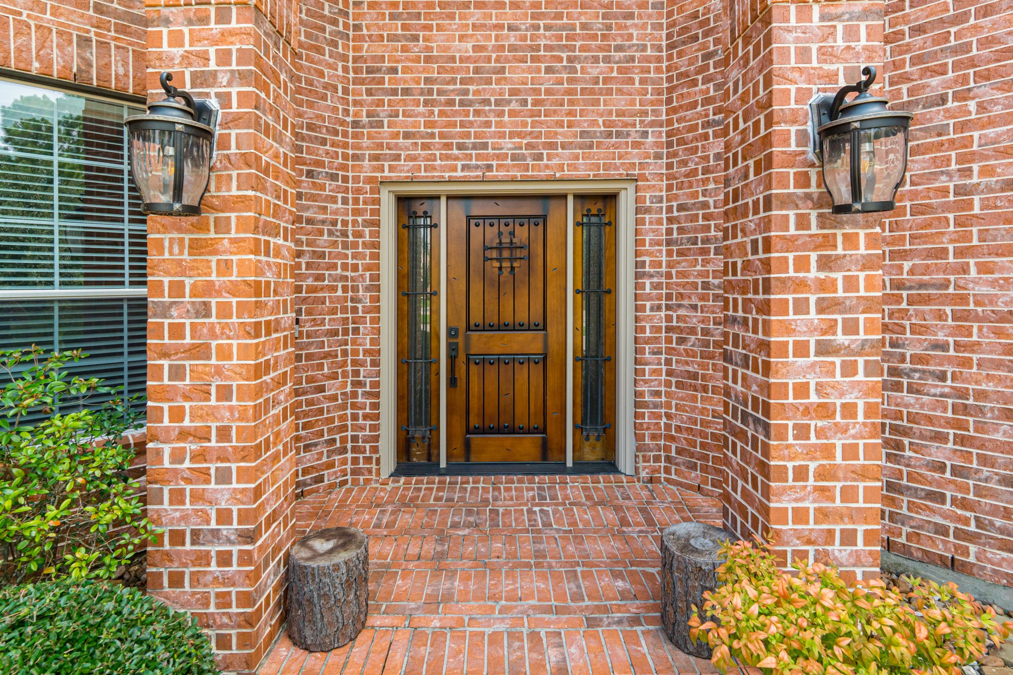 7 Stickley Court The Woodlands, TX 77382 - Photo 4 of 33 a front view of a building