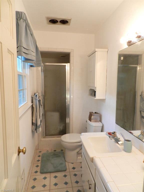 5406 Mockingbird Road Greensboro, NC 27406 - Photo 23 of 30 Master Bath