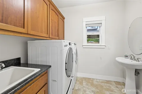 $1,075,000 | 17206 34th Place West, Lynnwood, WA 98037