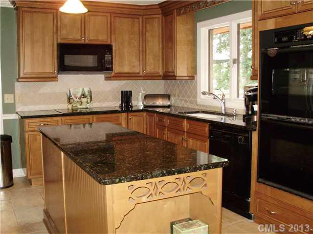 4666 Lake Shore Road North Denver, NC 28037 - Photo 3 of 16 Gallery Image 3