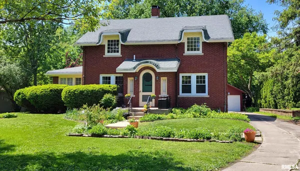 $209,000 | 1700 North Cherry Street, Galesburg, IL 61401
