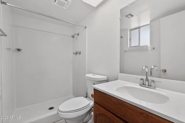 $2,400 | 11624 North 25th Avenue, Phoenix, AZ 85029