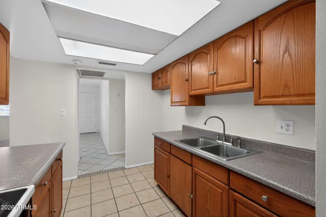 $2,400 | 11624 North 25th Avenue, Phoenix, AZ 85029