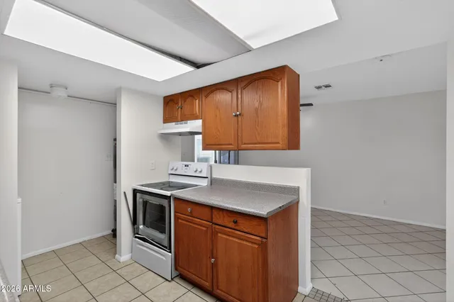 $2,400 | 11624 North 25th Avenue, Phoenix, AZ 85029