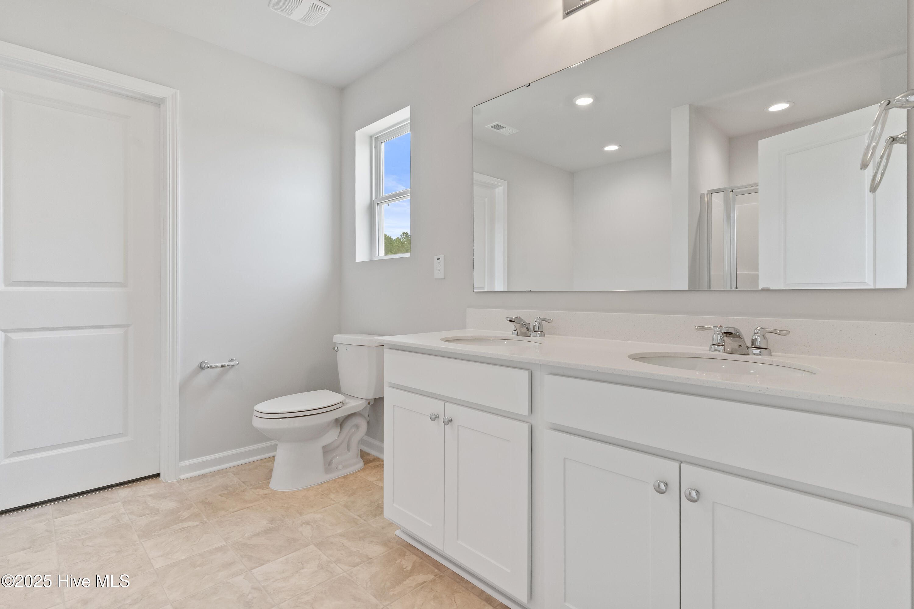 298 Deep River Road Aberdeen, NC 28315 - Photo 16 of 21 Owner's Bathroom
