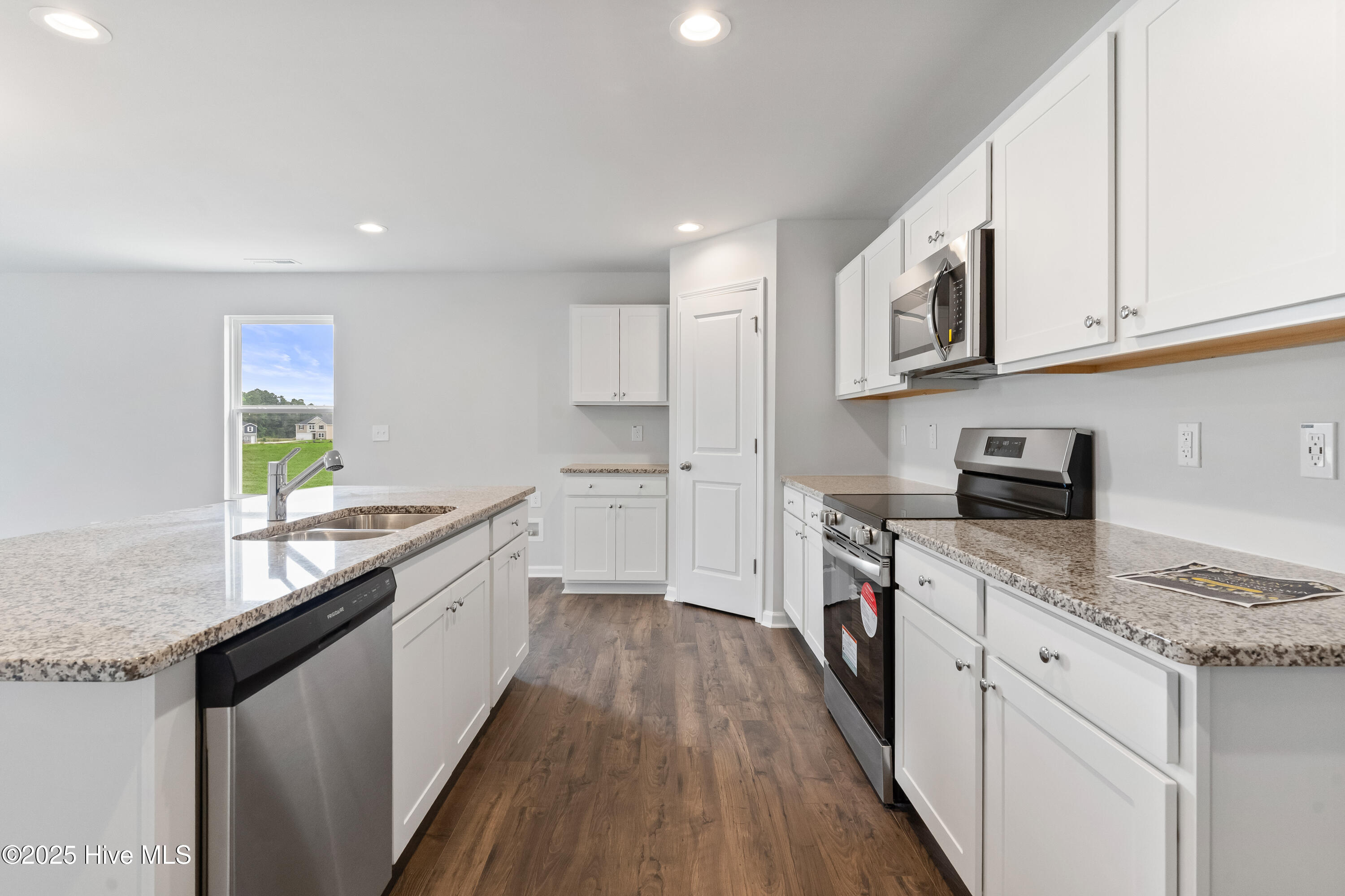 298 Deep River Road Aberdeen, NC 28315 - Photo 19 of 21 Kitchen