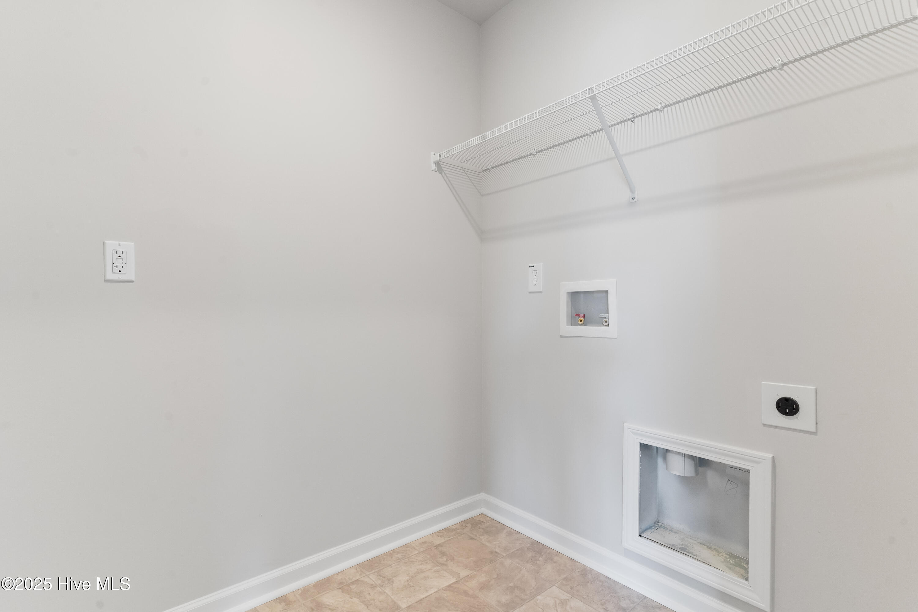 298 Deep River Road Aberdeen, NC 28315 - Photo 10 of 21 Laundry Room