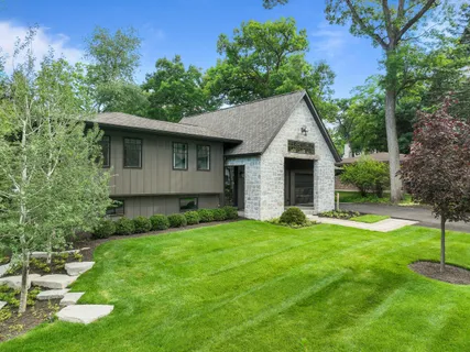 $1,795,000 | 853 Sauganash Drive, Fontana, WI 53125