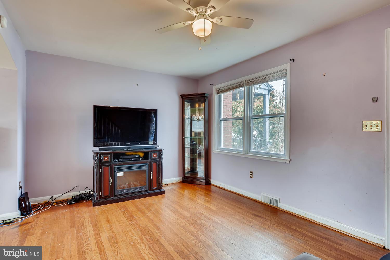 1429 Cedarcroft Road Baltimore, MD 21239 - Photo 8 of 26 Living Room