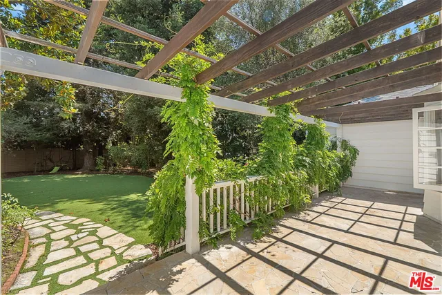 a view of a backyard with pathway