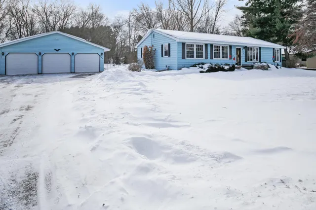 $300,000 | 840 5th Avenue Northwest, Pine City, MN 55063