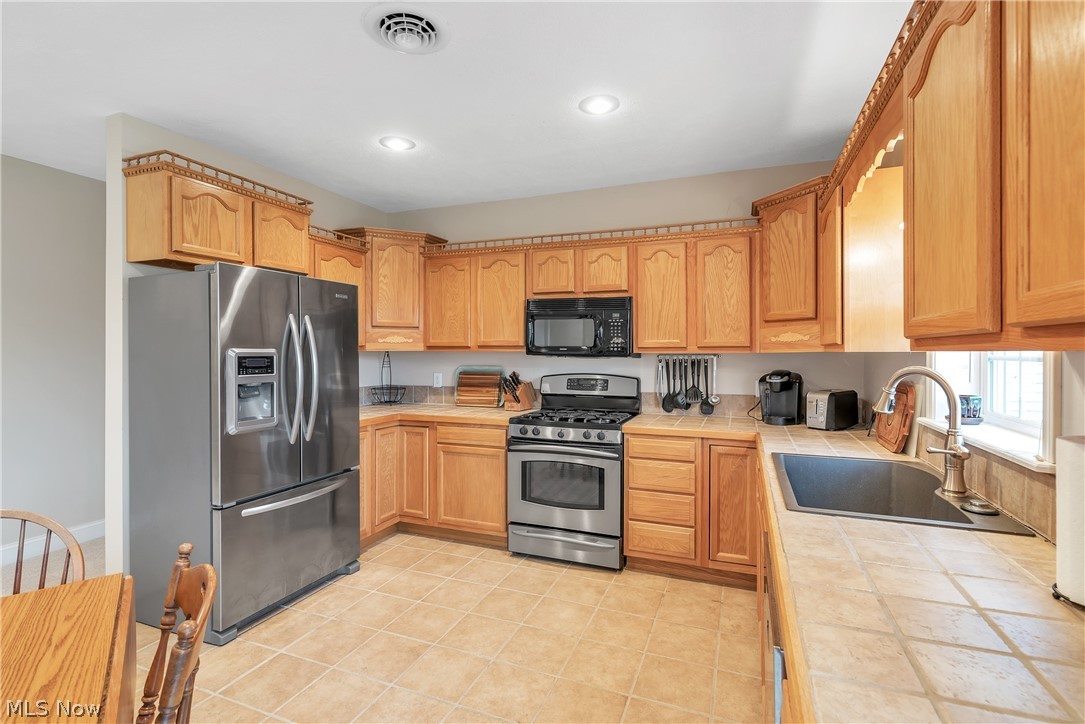 2755 West Cleveland Road Port Clinton, OH 43452 - Photo 4 of 27 Gallery Image 4